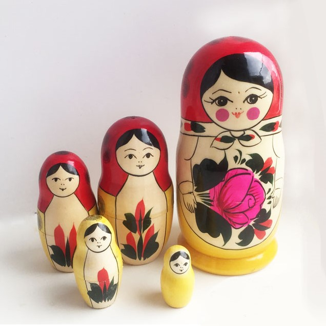 Matryoshka traditional 5 doll medium