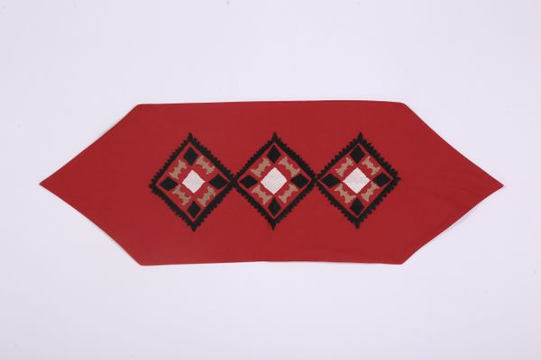 LA`AL Textiles / Path to the coffee table, Bordeaux (c)